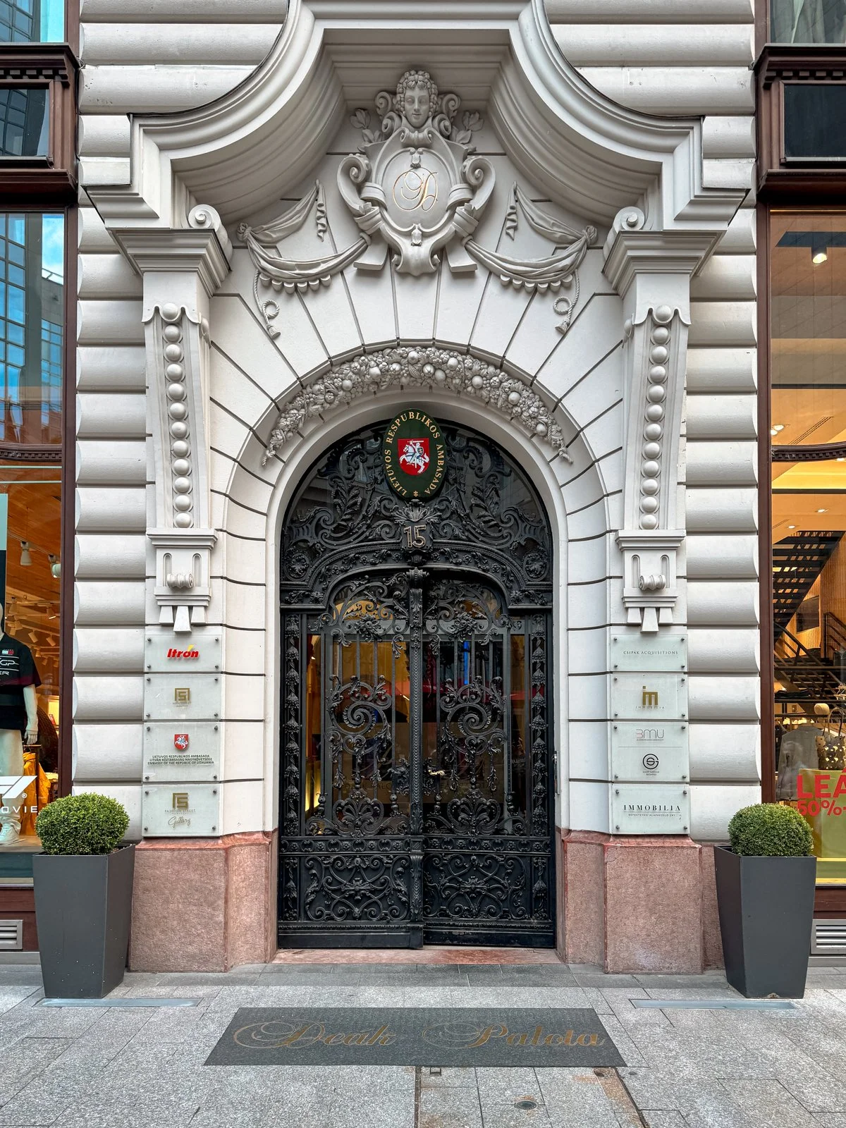 2025 BUDAPEST STREETSCAPES-4.jpg