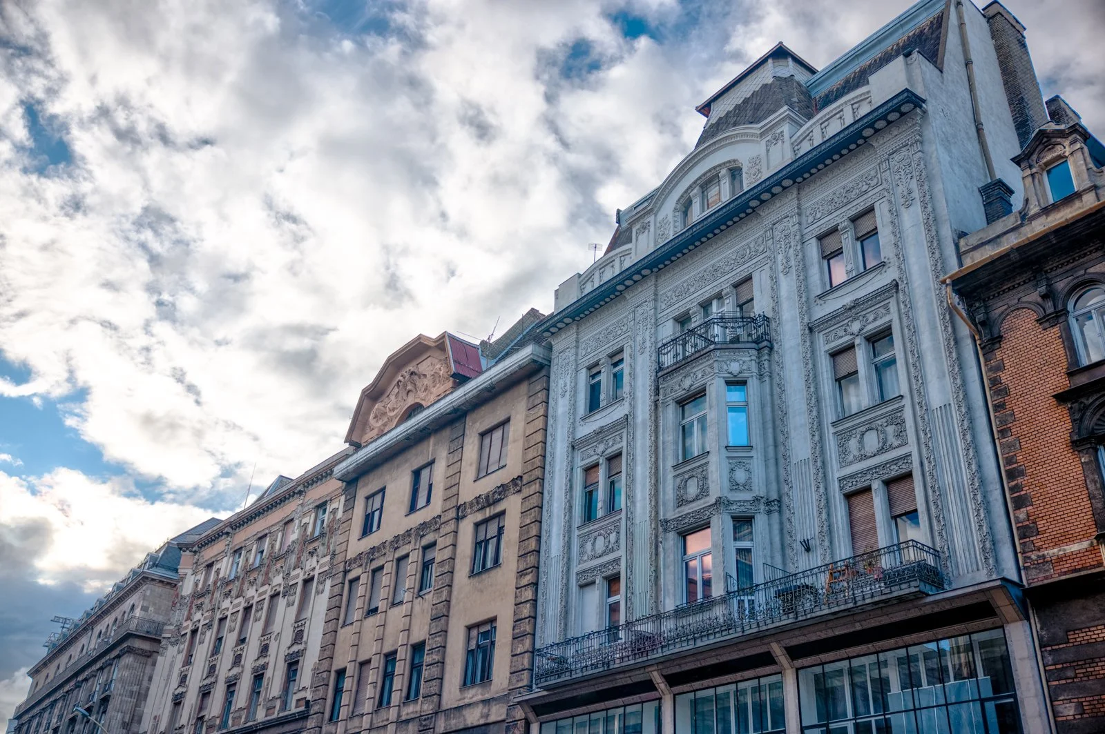 2025 BUDAPEST STREETSCAPES-21.jpg