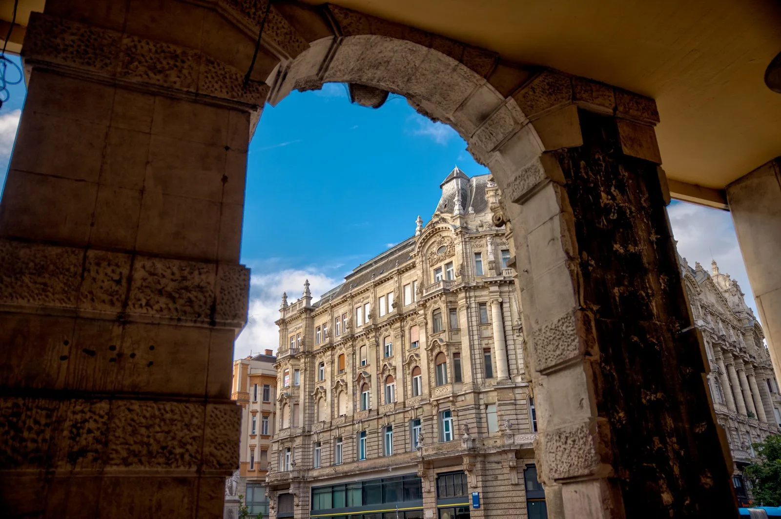 2025 BUDAPEST STREETSCAPES-27.jpg