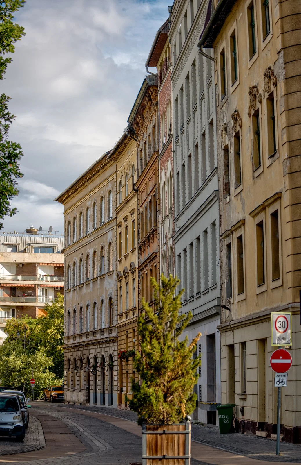 2025 BUDAPEST STREETSCAPES-76.jpg