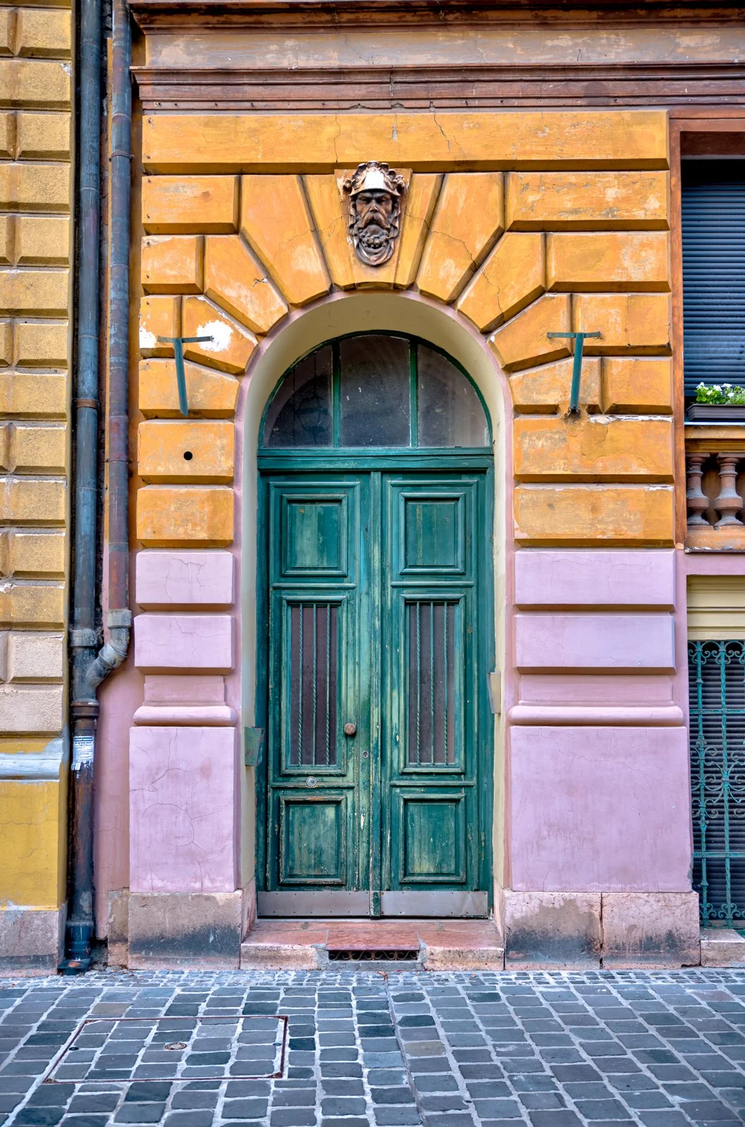 2025 BUDAPEST STREETSCAPES-78.jpg