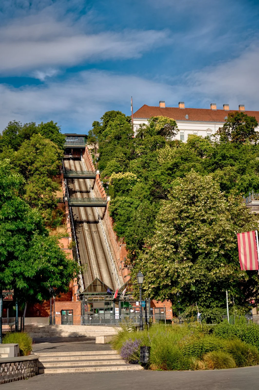2025 BUDAPEST STREETSCAPES-87.jpg