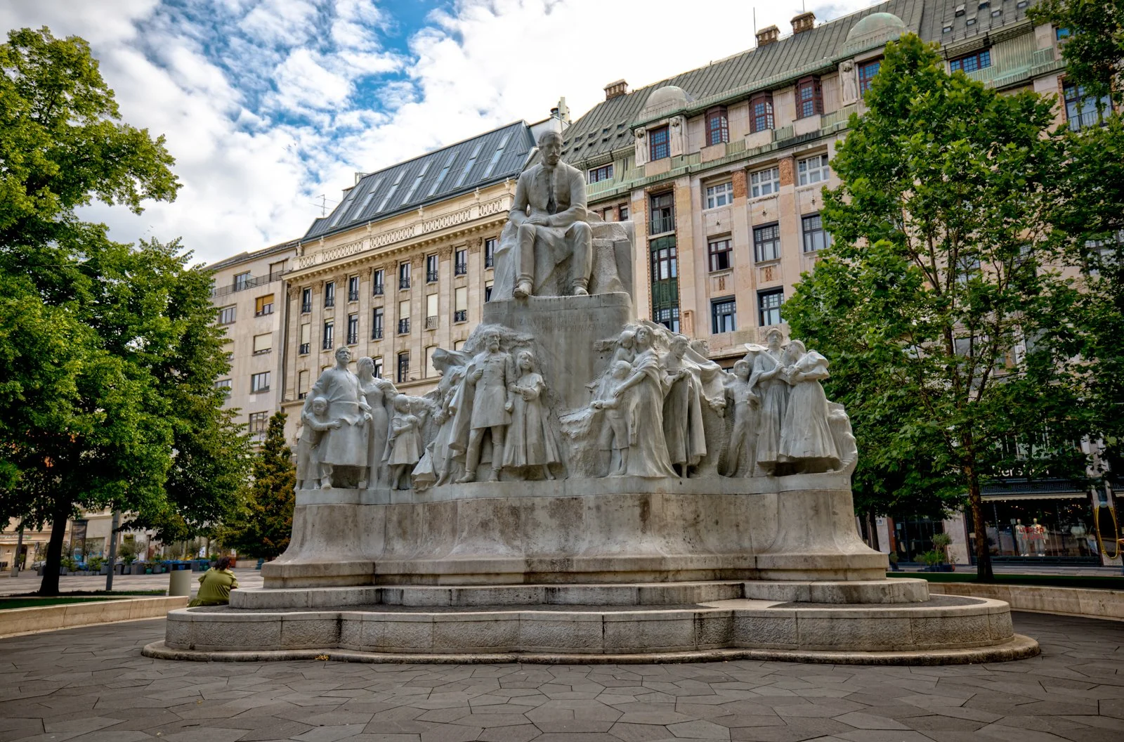 2025 BUDAPEST STREETSCAPES-100.jpg