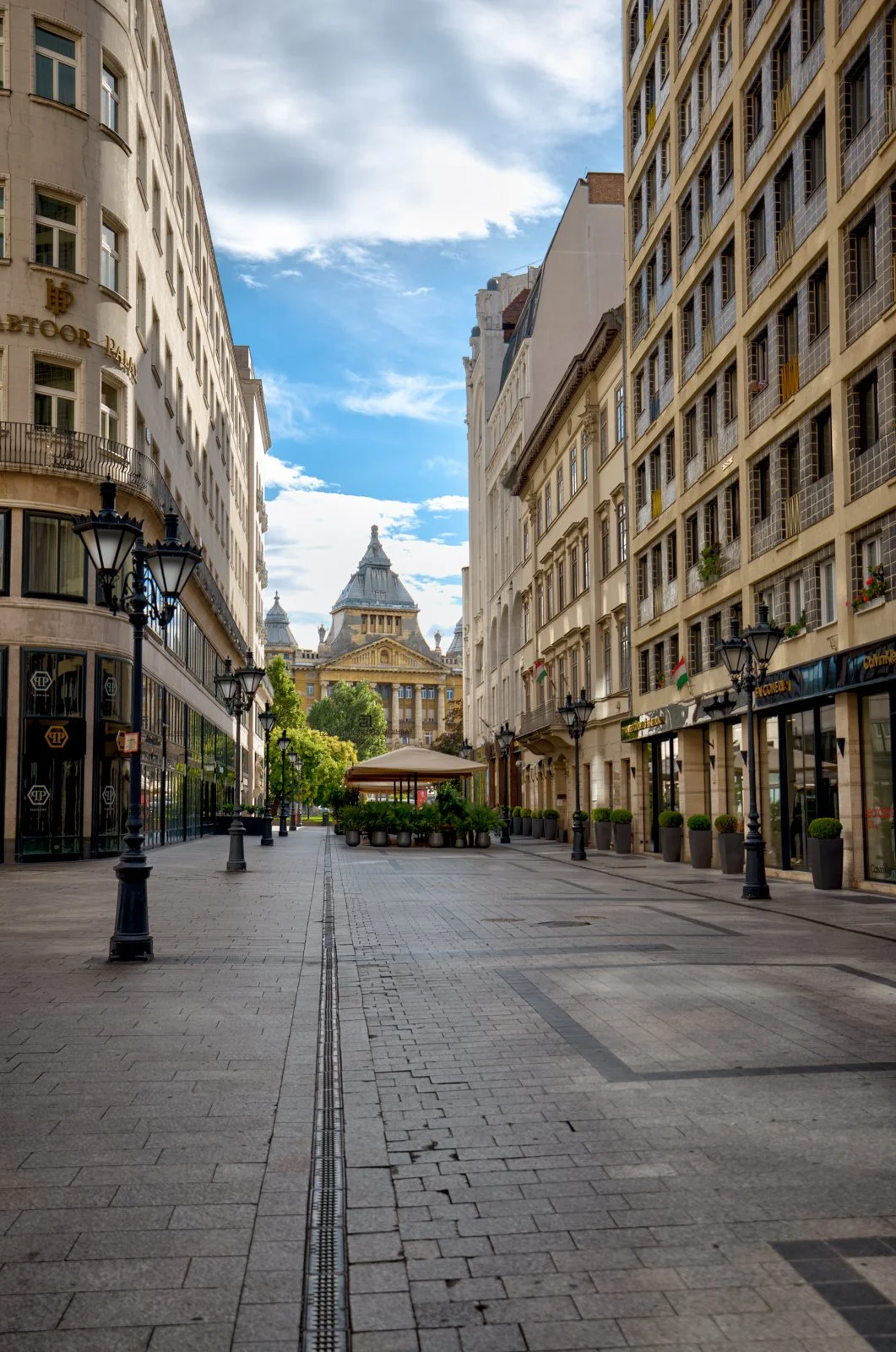 2025 BUDAPEST STREETSCAPES-105.jpg