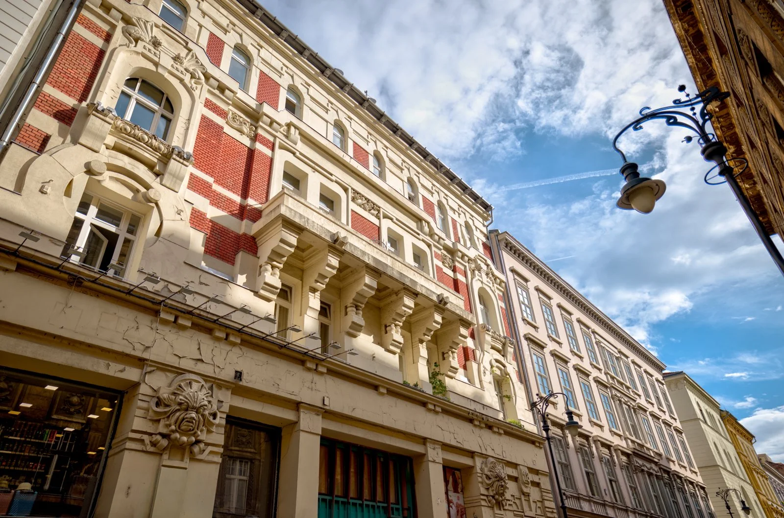 2025 BUDAPEST STREETSCAPES-108.jpg