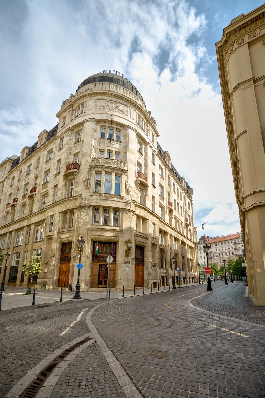 2025 BUDAPEST STREETSCAPES-113.jpg