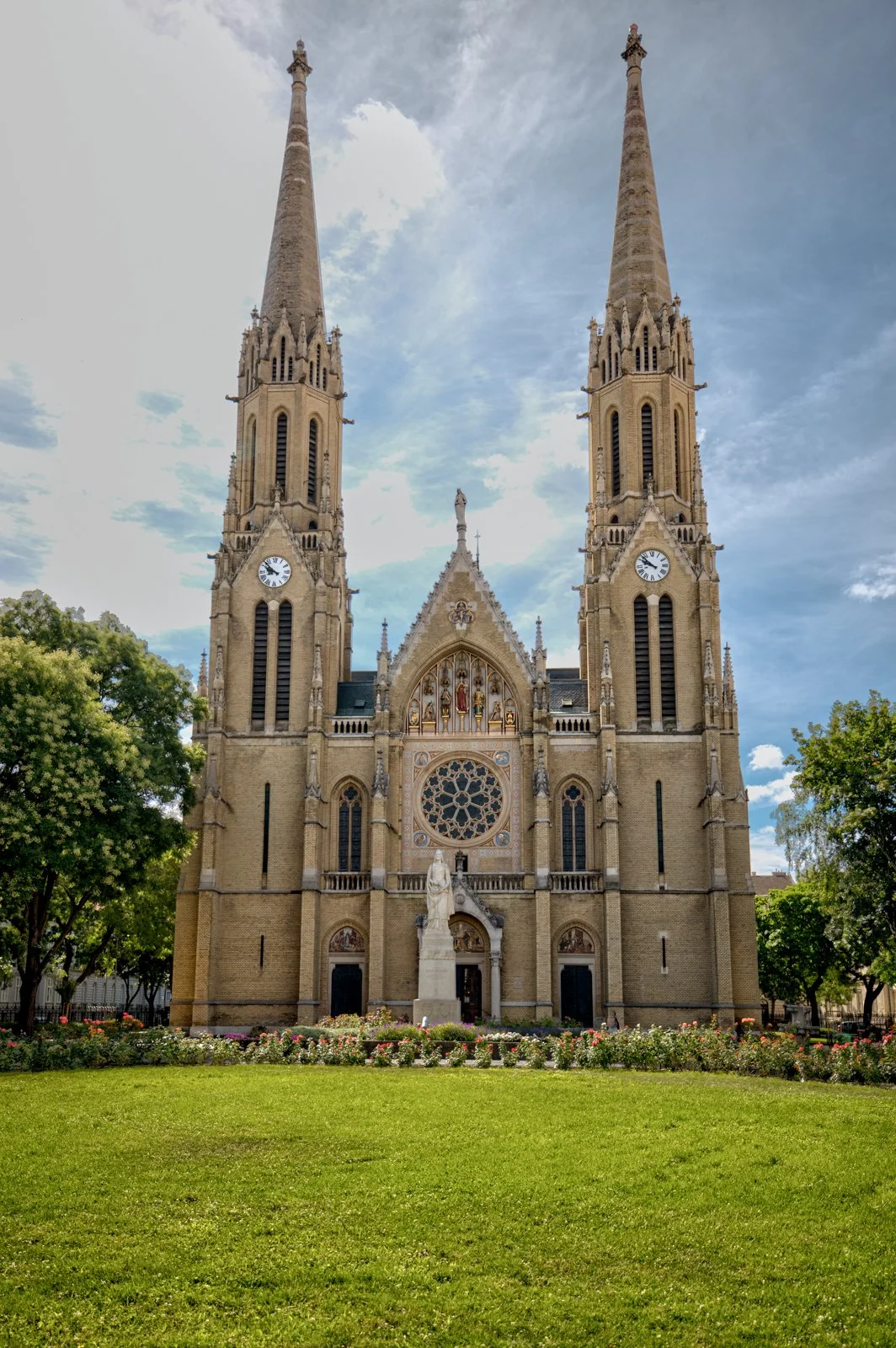 2025 BUDAPEST STREETSCAPES-148.jpg