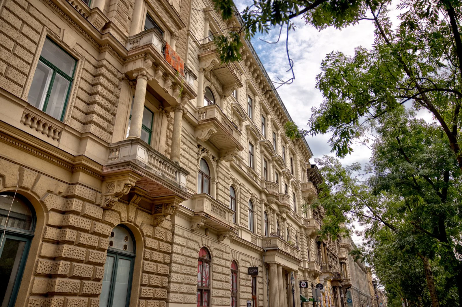 2025 BUDAPEST STREETSCAPES-155.jpg