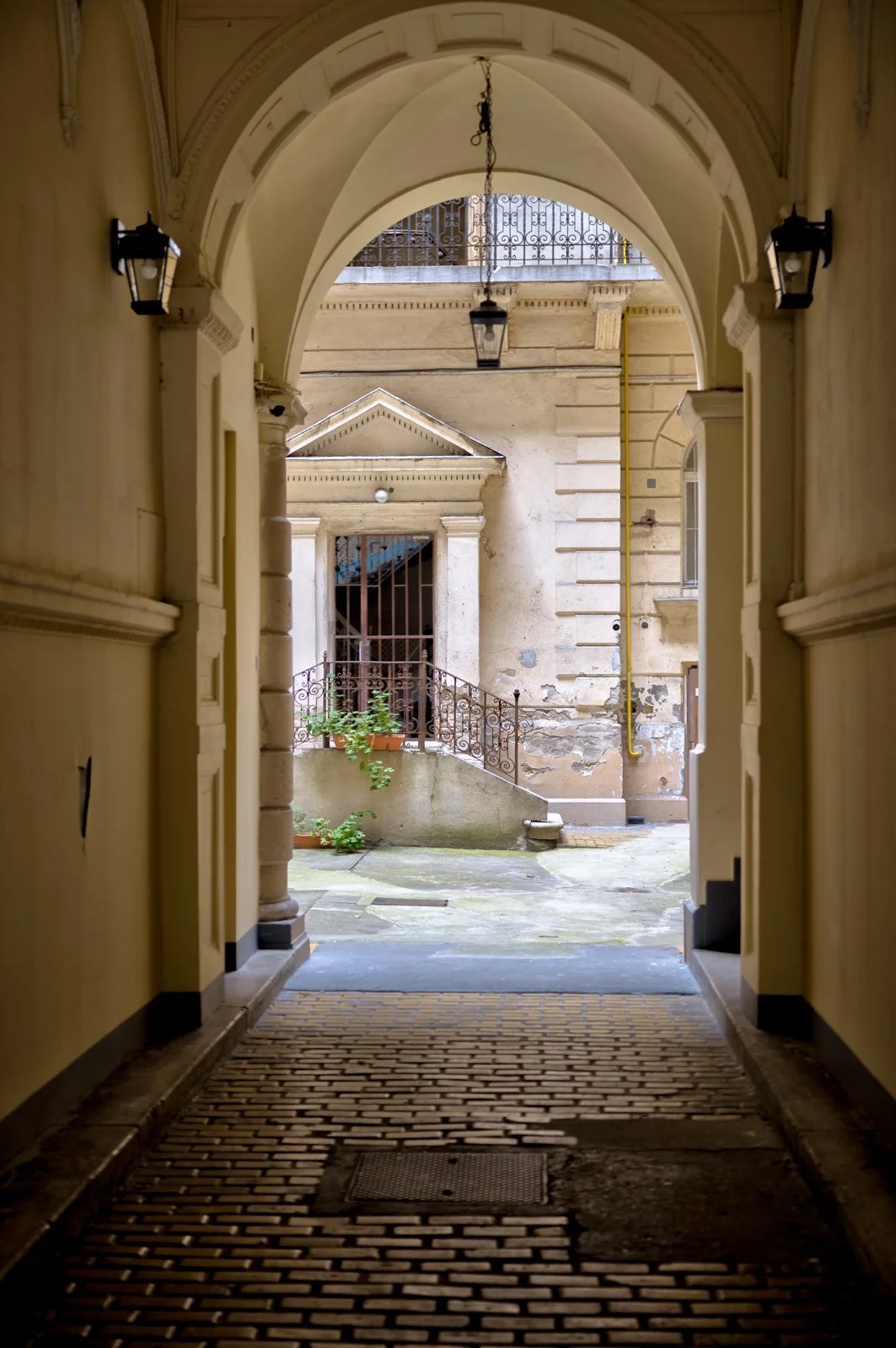 2025 BUDAPEST STREETSCAPES-157.jpg