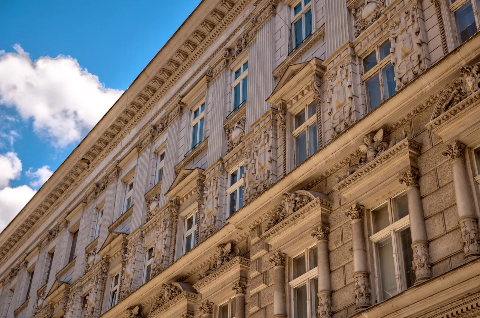 2025 BUDAPEST STREETSCAPES-198.jpg