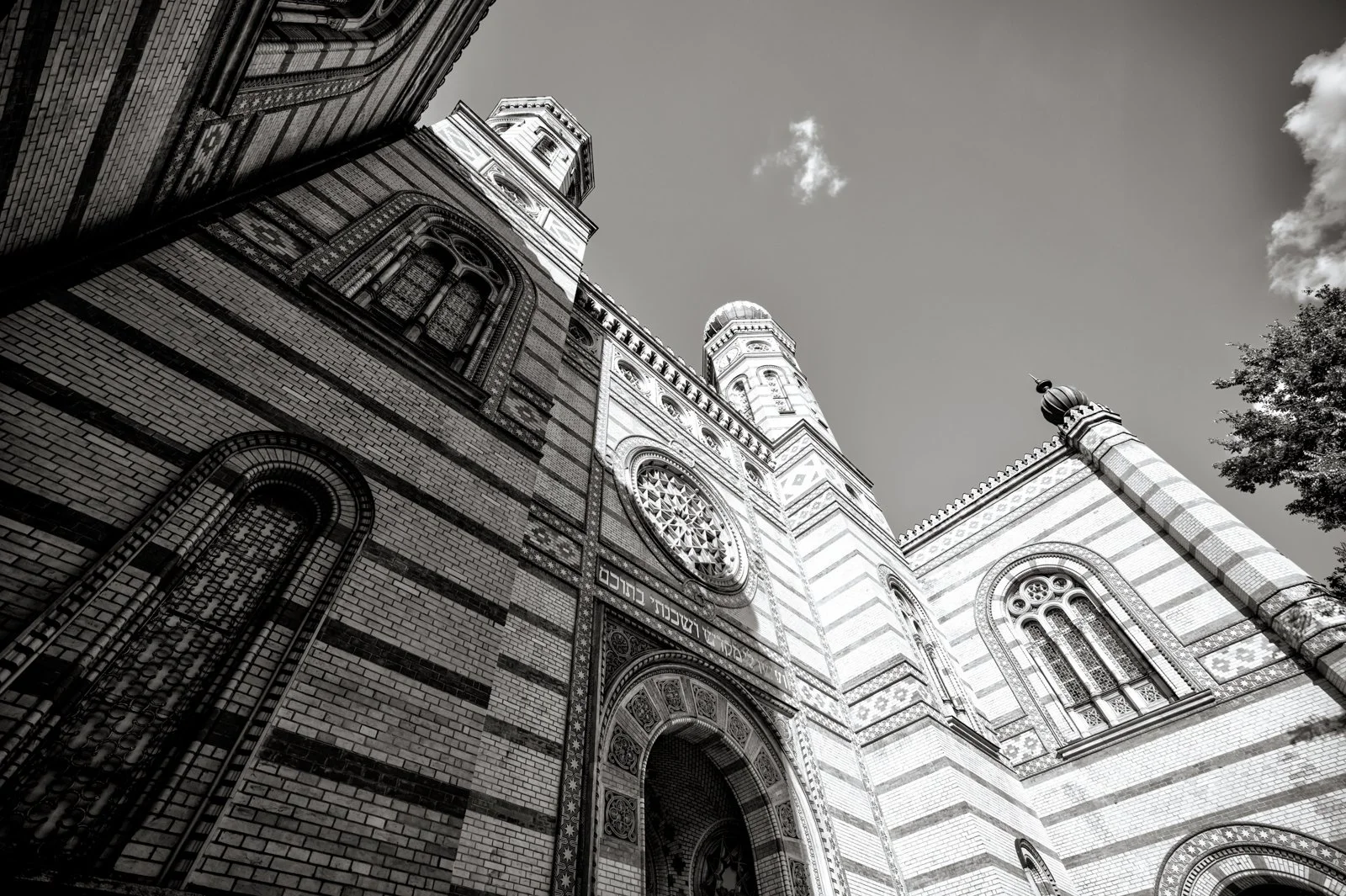 2025 BUDAPEST SYNAGOGUE-15.jpg