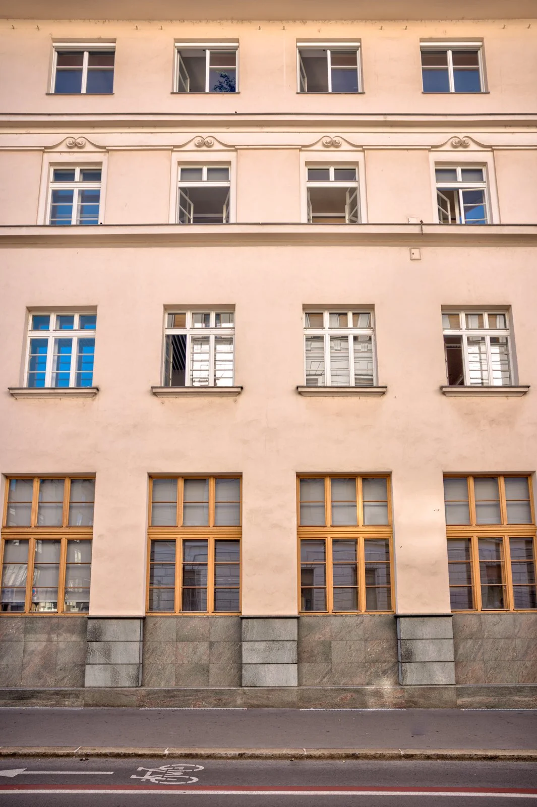 2025 LJUBLJANA STREETSCAPES-227.jpg
