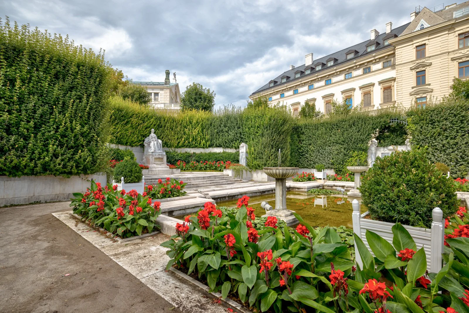 2025 VIENNA VOLKSGARTEN-9.jpg