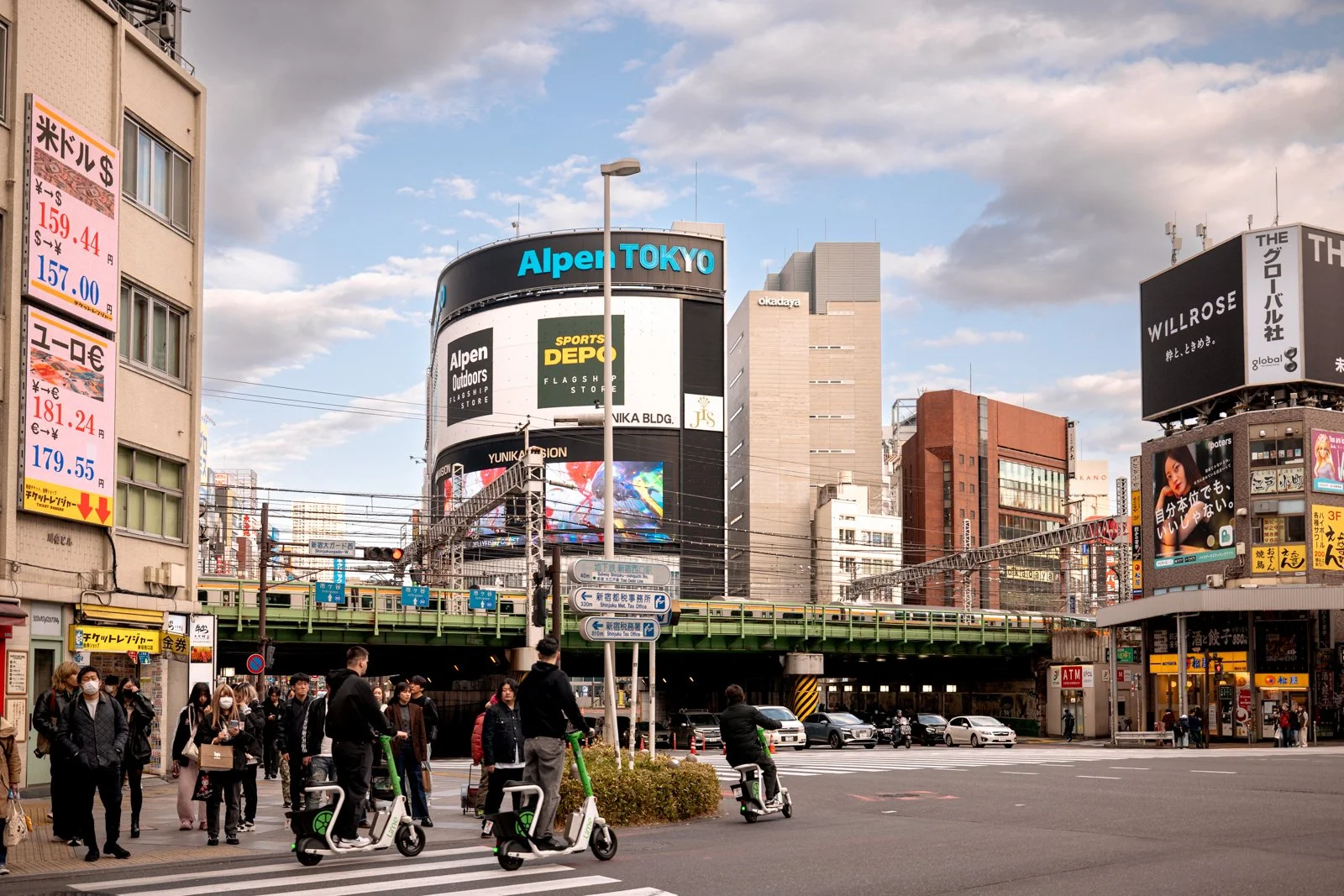 2026 JAPAN TOKYO SHINJUKU STREETSCAPES-32.jpg