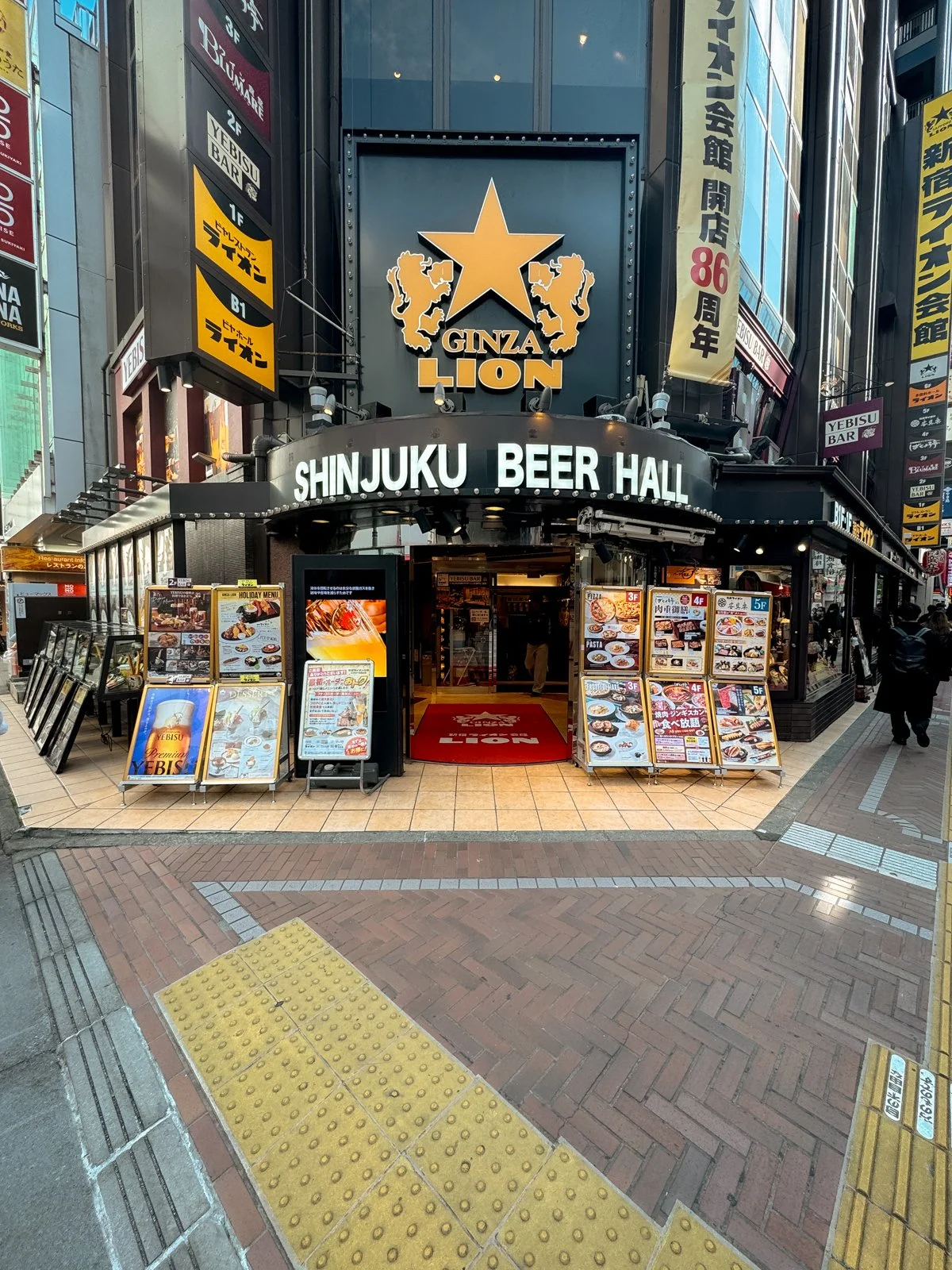 2026 JAPAN TOKYO SHINJUKU STREETSCAPES-41.jpg