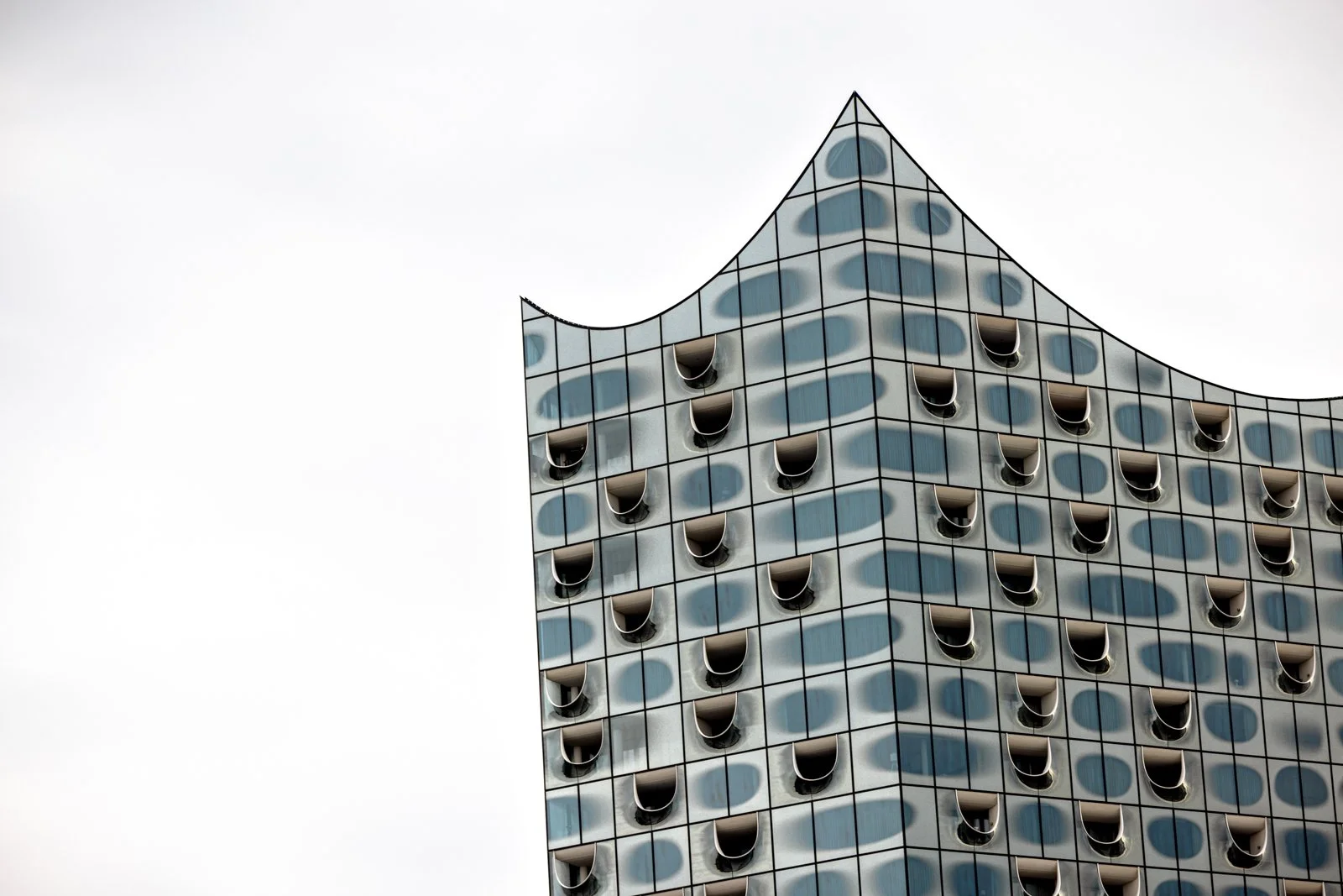 2026 HAMBURG ELBPHILHARMONIE-2.jpg