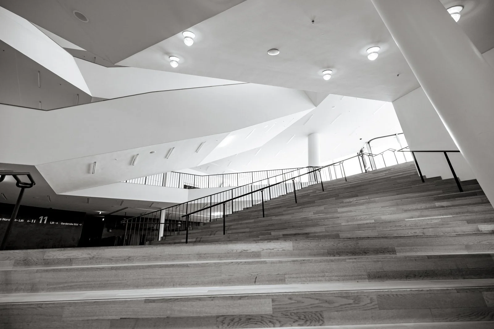 2026 HAMBURG ELBPHILHARMONIE-31.jpg