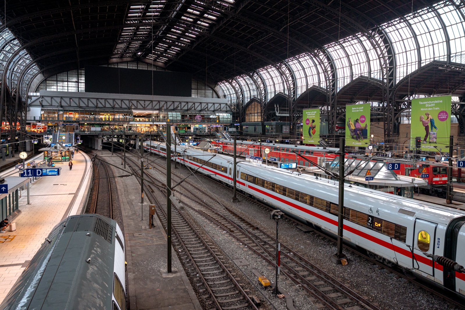 2026 HAMBURG HAUPTBAHNHOF-7.jpg