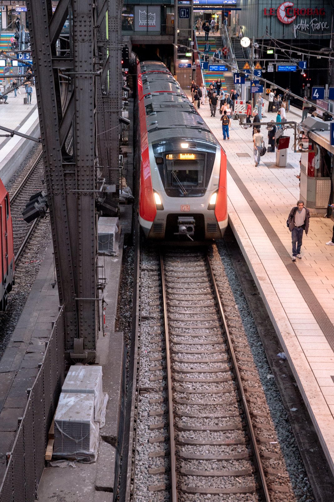 2026 HAMBURG HAUPTBAHNHOF-9.jpg