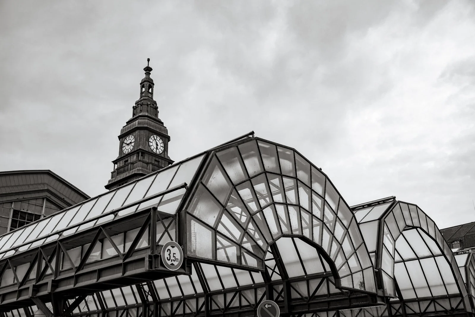 2026 HAMBURG HAUPTBAHNHOF-10.jpg