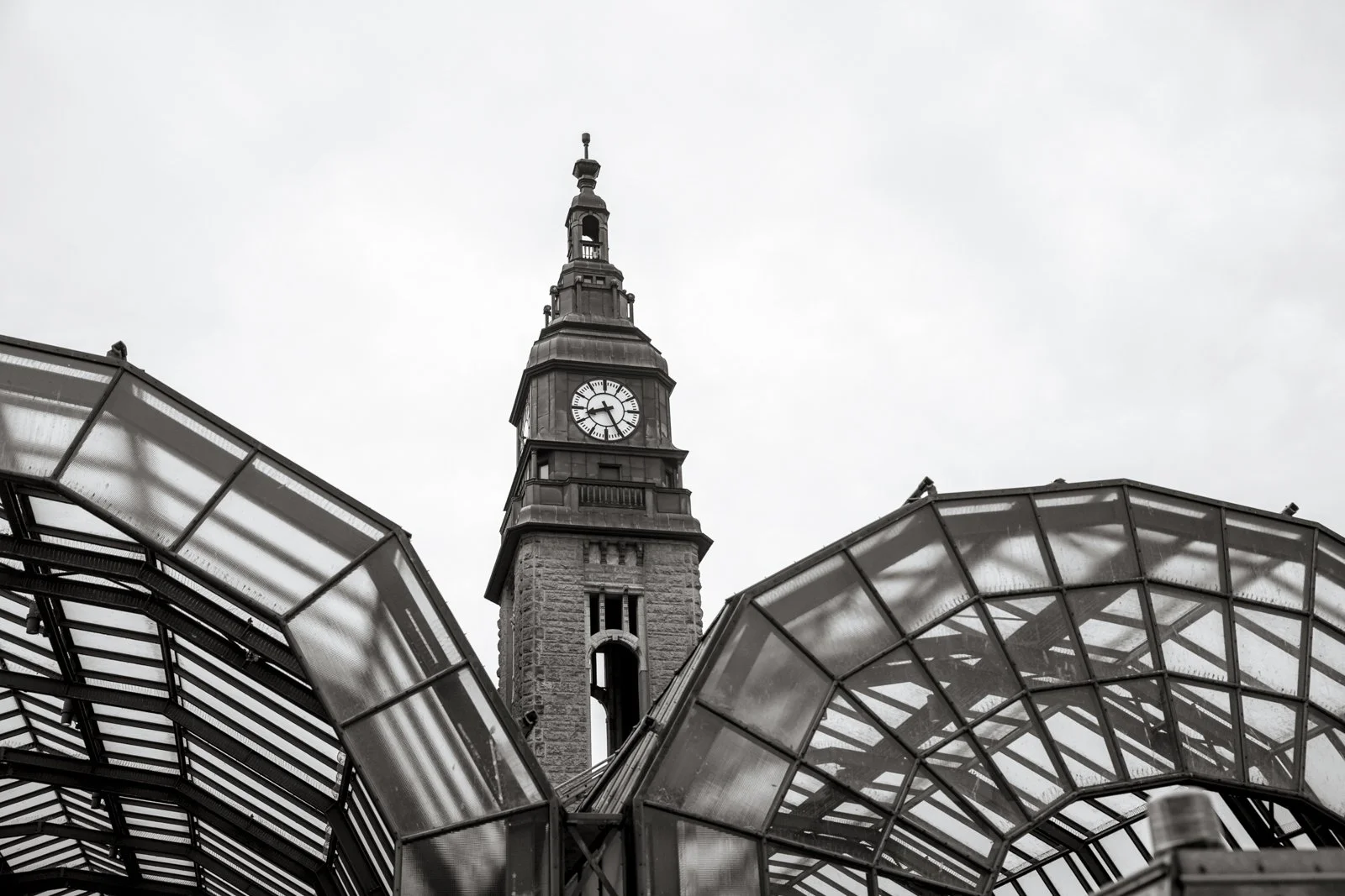 2026 HAMBURG HAUPTBAHNHOF-15.jpg