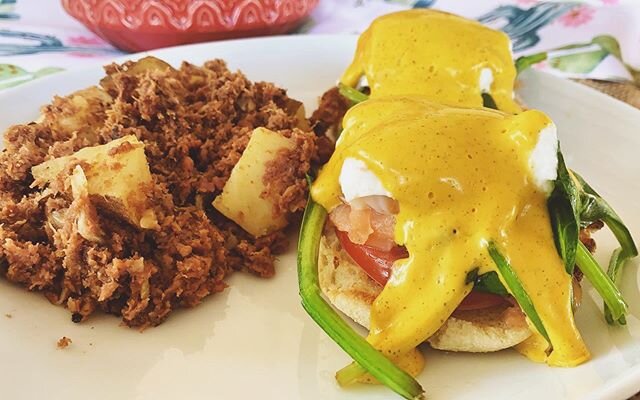 Mother&rsquo;s Day Brunch| Poached eggs| Smoked salmon| Spinach| Hollandaise sauce| Corn beef hash and potatoes .
.
.

#foodphotography #foodporn  #instafood #foodie #foodstagram #foodlover  #foodblogger #foodgasm #foodpics #delicious #foodpic #picof