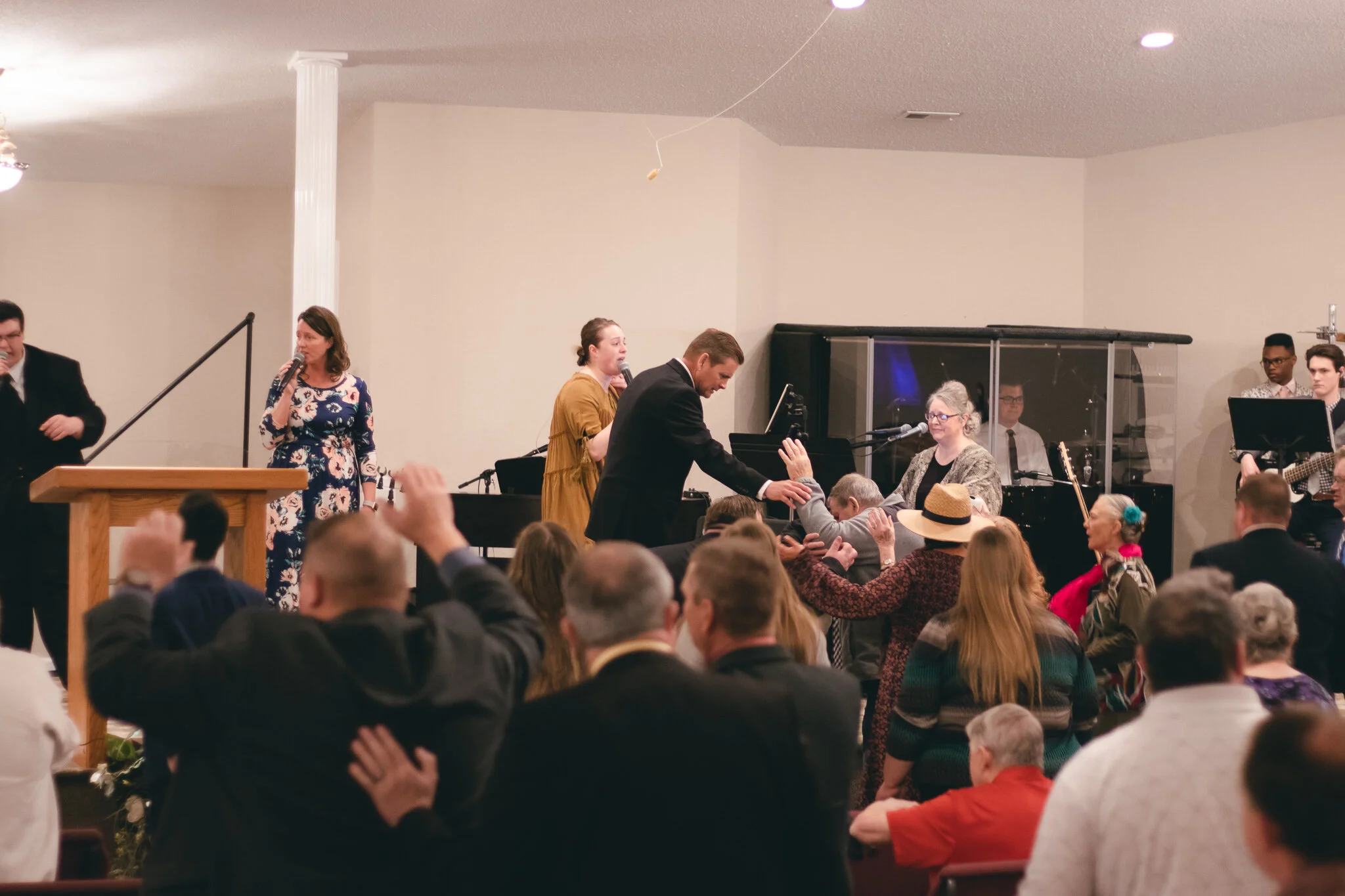 How to have a family bible study written by Rev. Clint Crossen