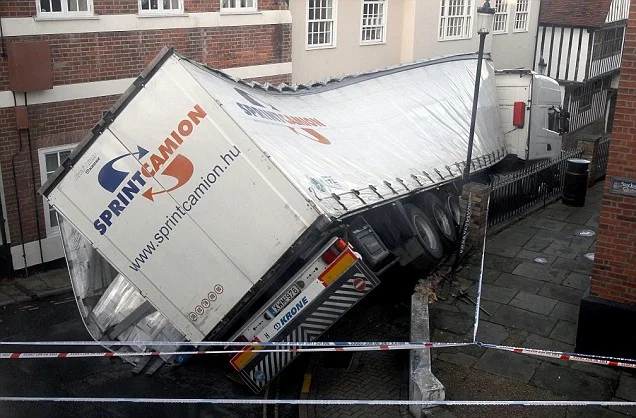 Polly's car crash of an argument