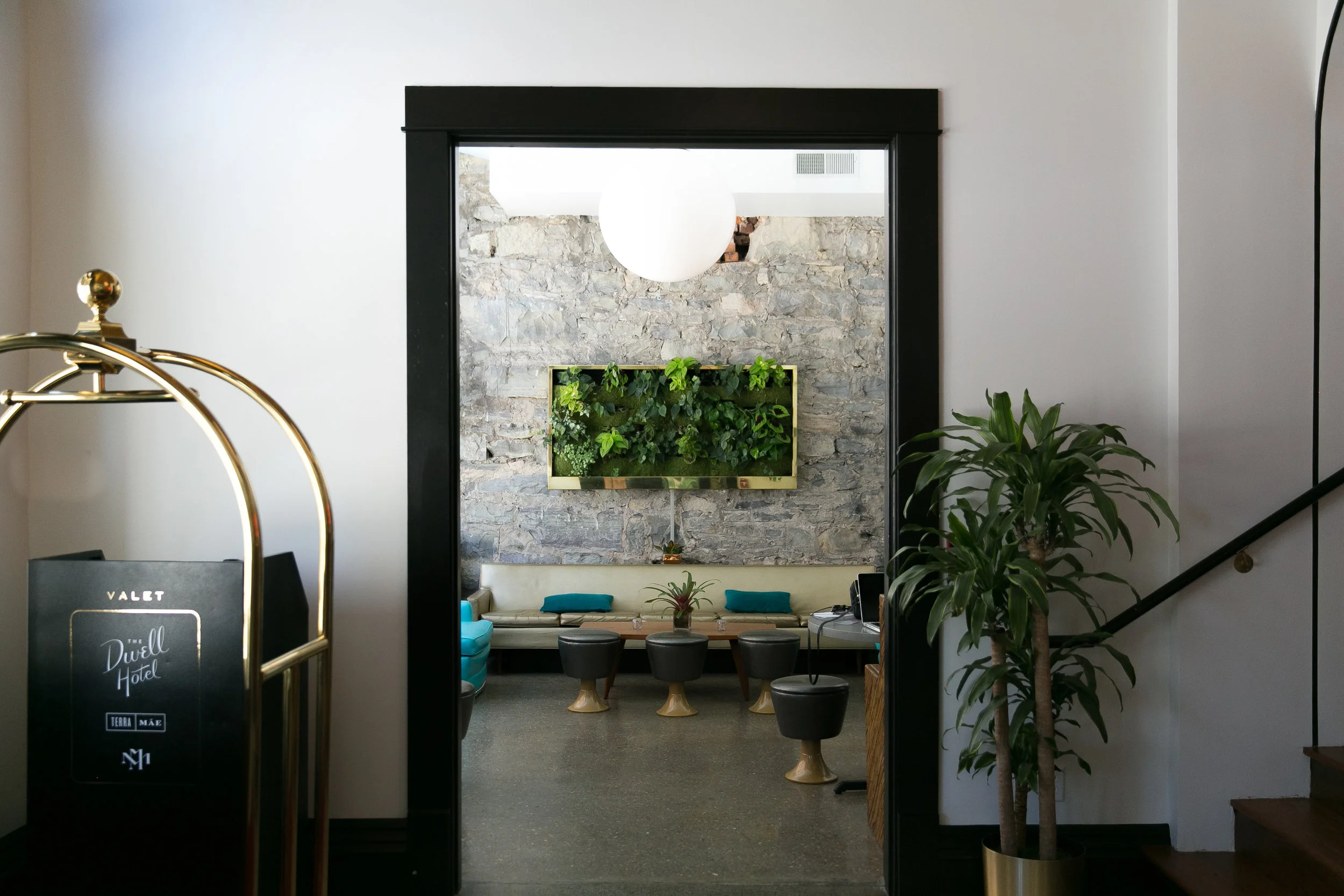 Dwell Hotel / Solarium
