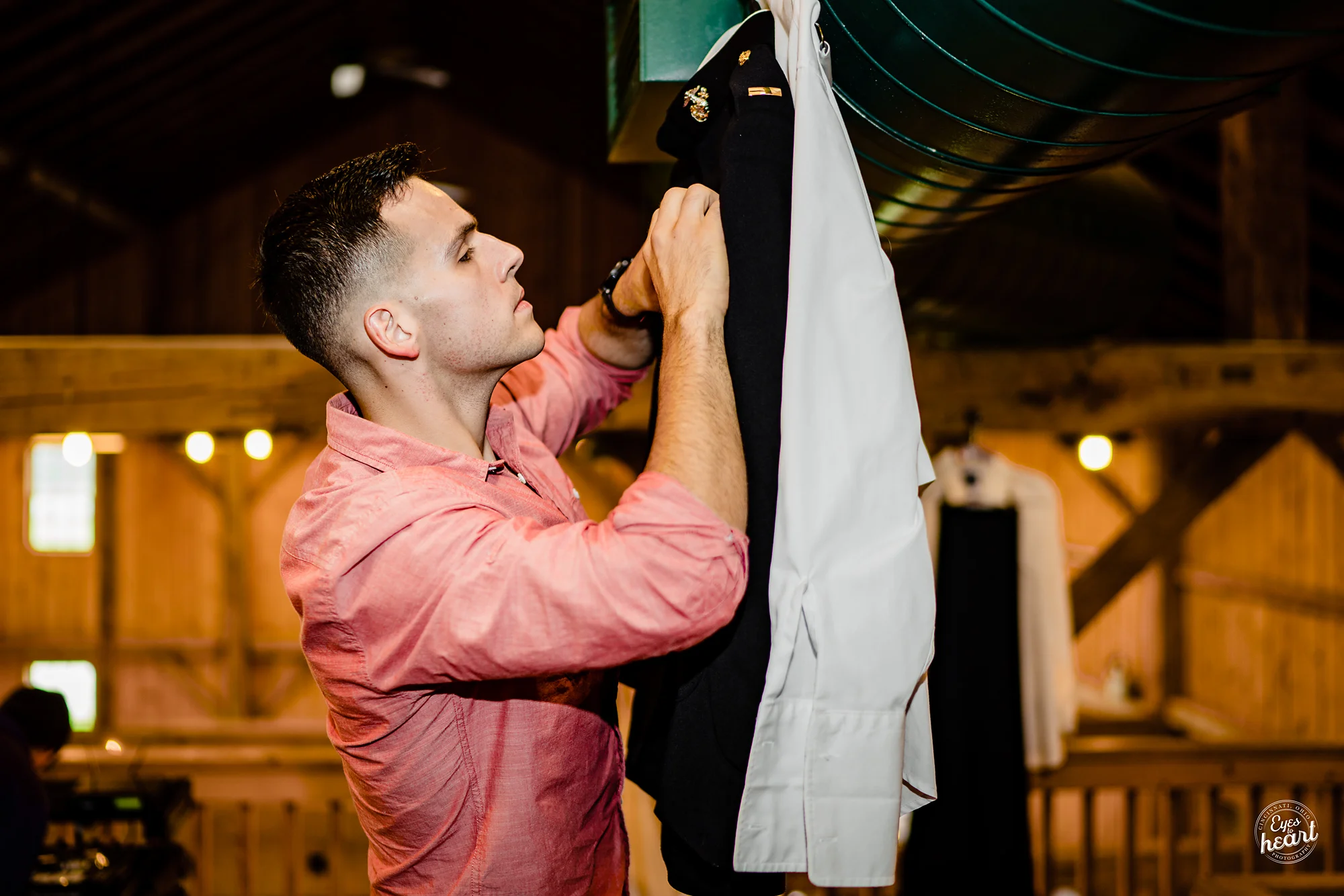 Cincinnati-Wedding-Photographers-Hughes-Center-Barn-2.jpg