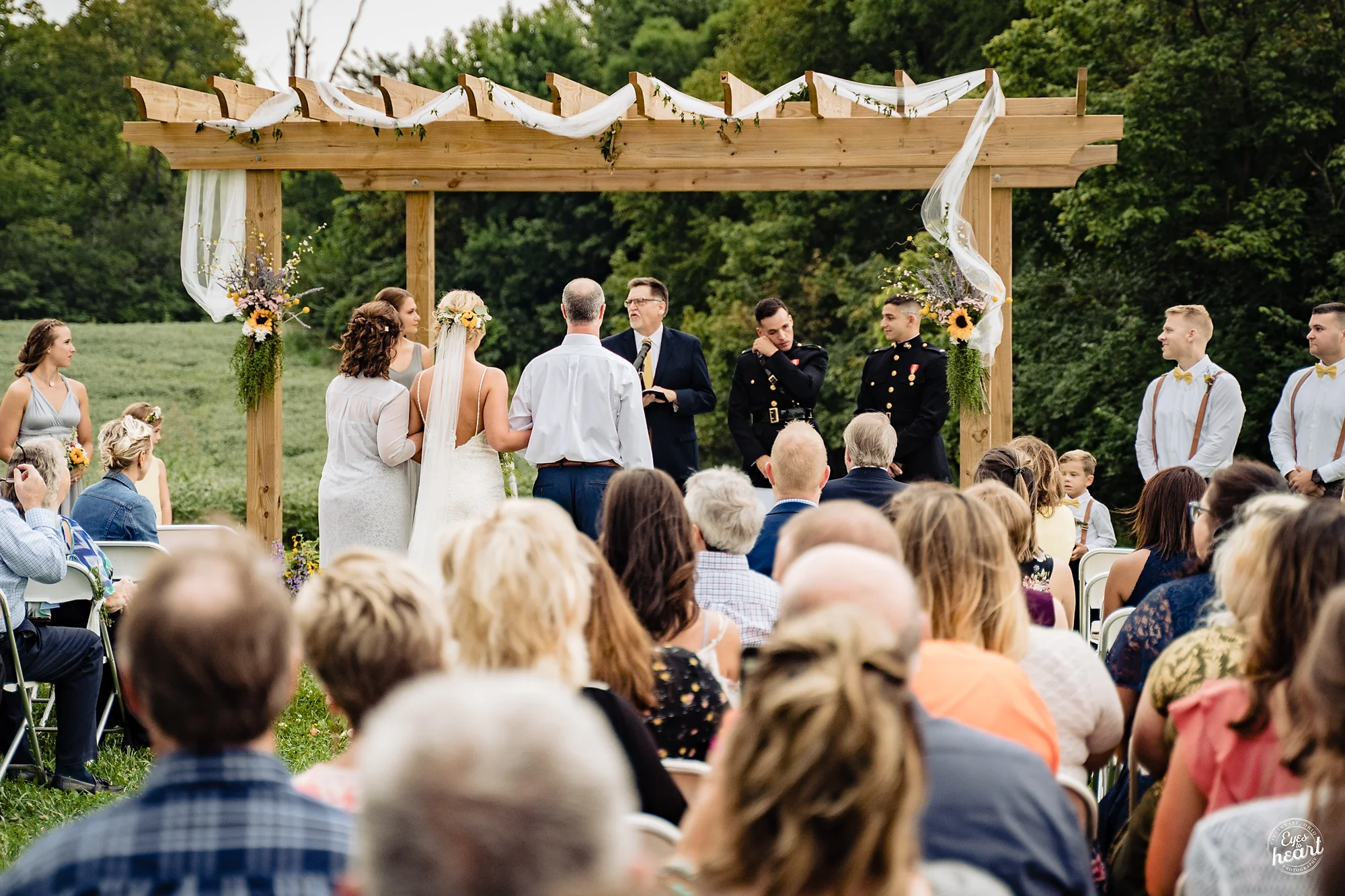 Cincinnati-Wedding-Photographers-Hughes-Center-Barn-31.jpg