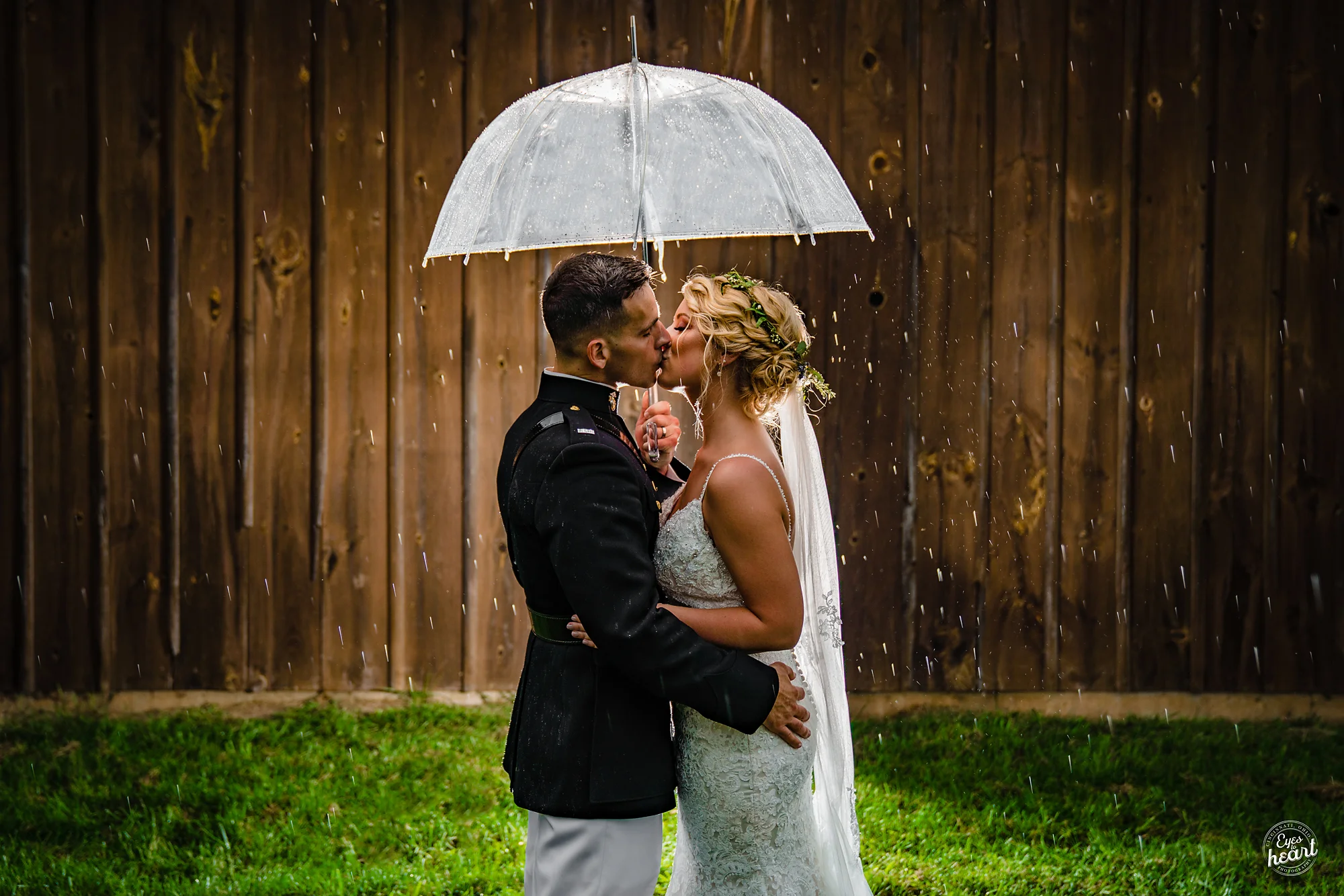 Cincinnati-Wedding-Photographers-Hughes-Center-Barn-16.jpg