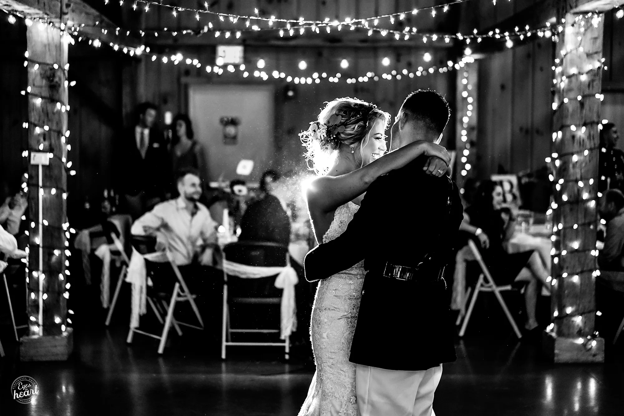 Cincinnati-Wedding-Photographers-Hughes-Center-Barn-24.jpg