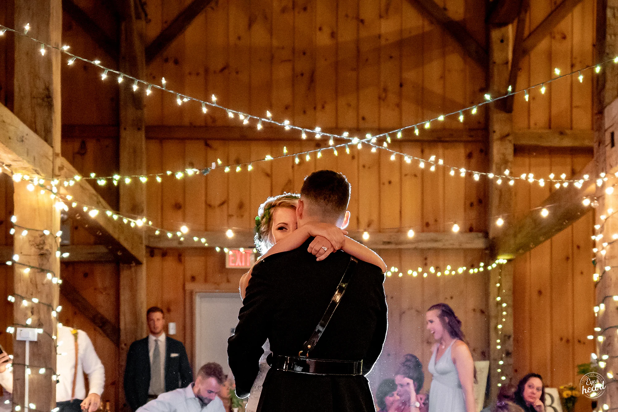Cincinnati-Wedding-Photographers-Hughes-Center-Barn-23.jpg