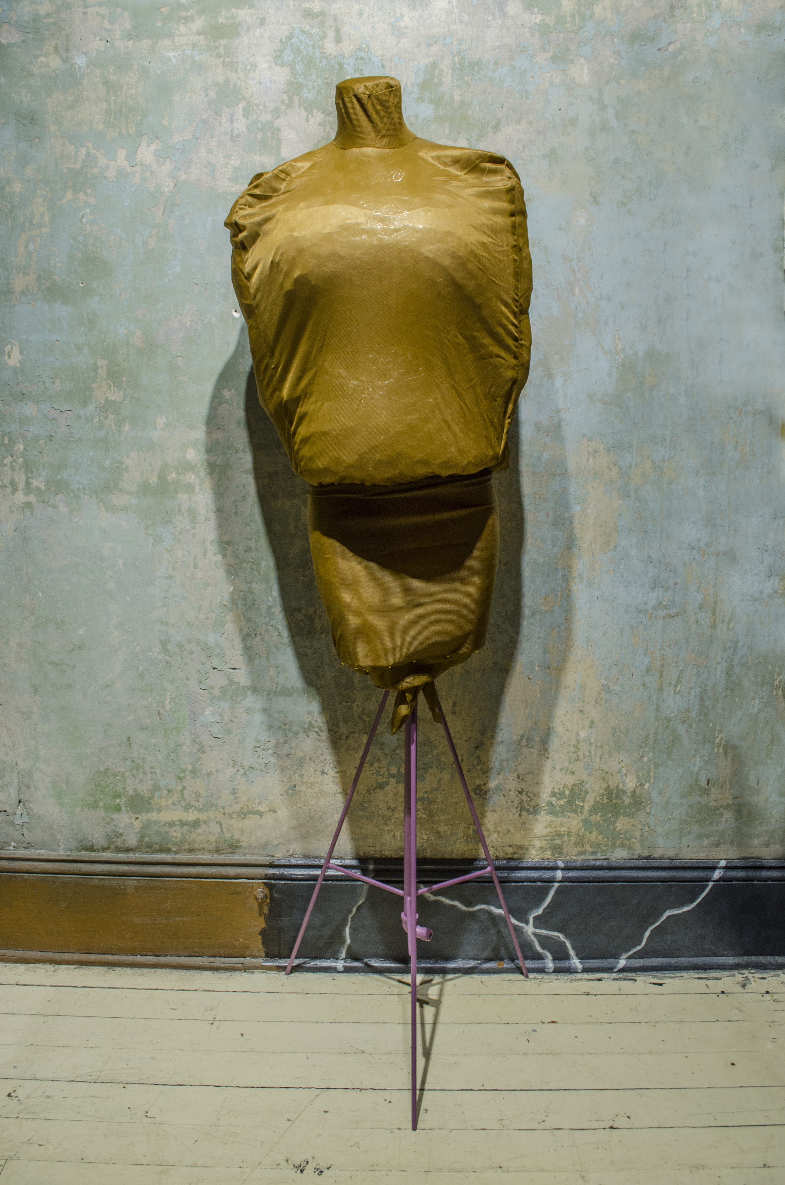 Altered mannequin designed to display size 22-24 clothing. Photo credit: Gui Villalba Portel