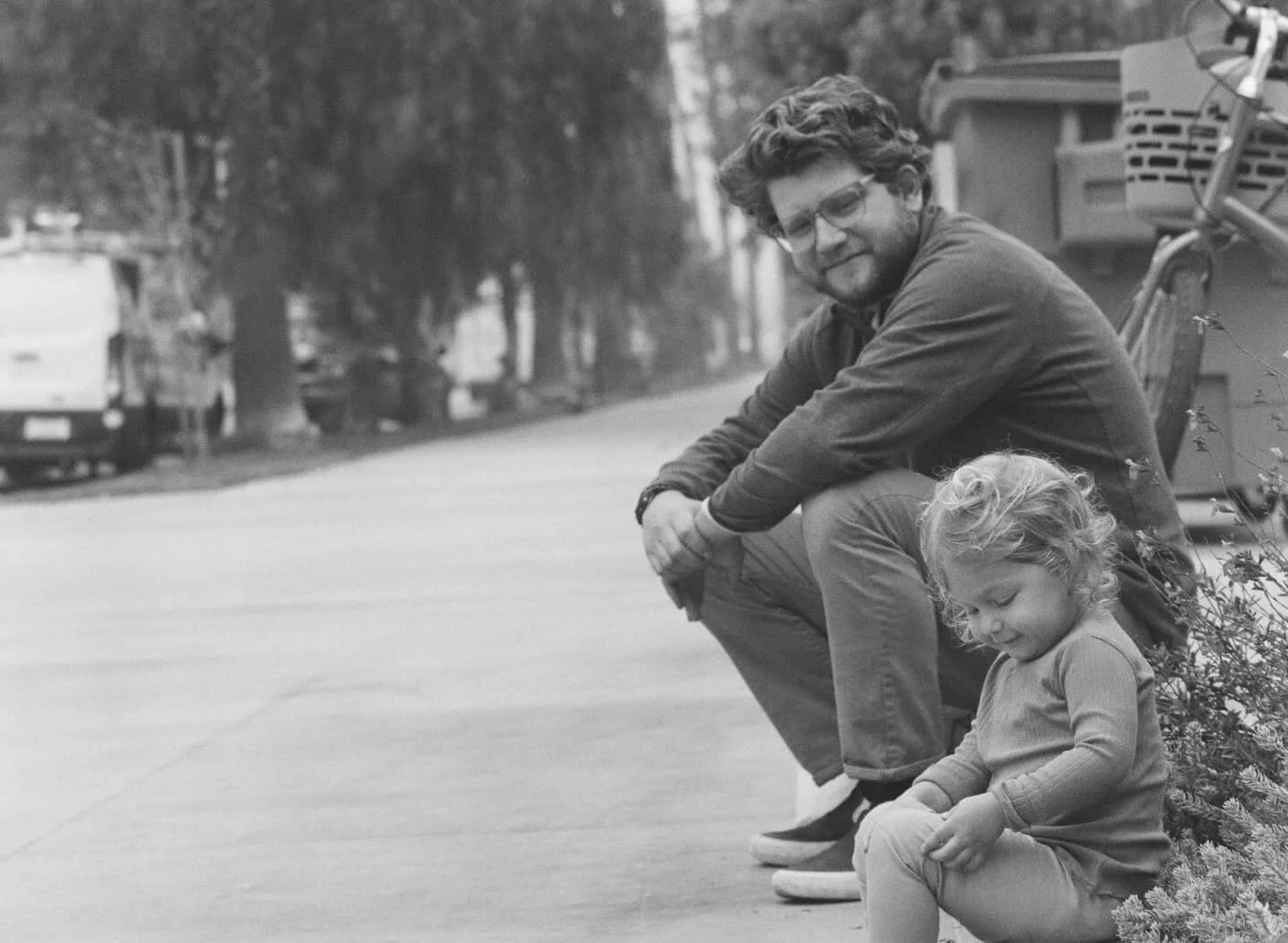 Look at all the people.

#shootfilm #santamonica #streetphotography #laphotographer #mediumformat #cinematographer #bronicaetrs #bnwphotography #ilfordxp2 processed by @35mpro