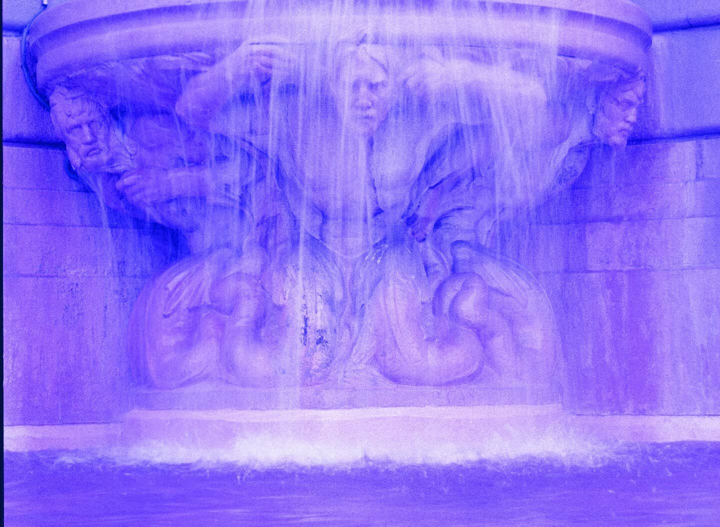 Weight.

#bronicaetrs #shootfilm #lomopurple #paris #statue #cinematographer #streetphotography