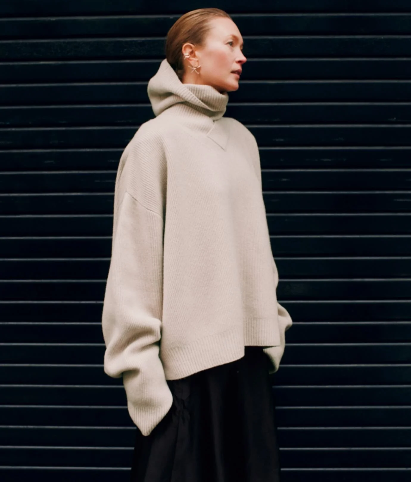 FRAME Oversized Sweater is a knit at 5 -gauge in 100 % virgin wool. A dense rib knit with real substance, falling with natural weight.