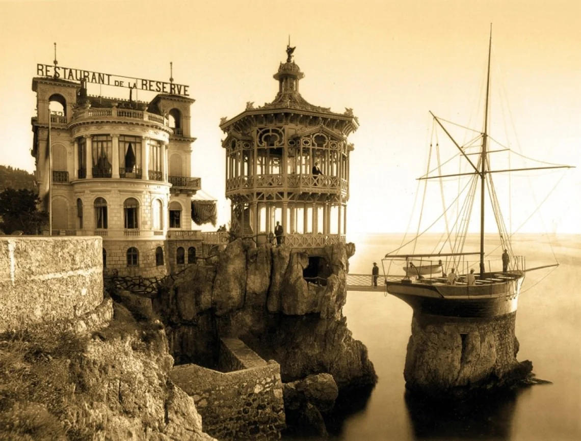 Now this what I call dining out in style ! We spotted this photograph on the walls of the Rothchild villa and after some research discovered that this iconic restaurant is still in Nice and the jutted headland was also used as a diving board. We will be visiting when we return - so I will keep you posted.
