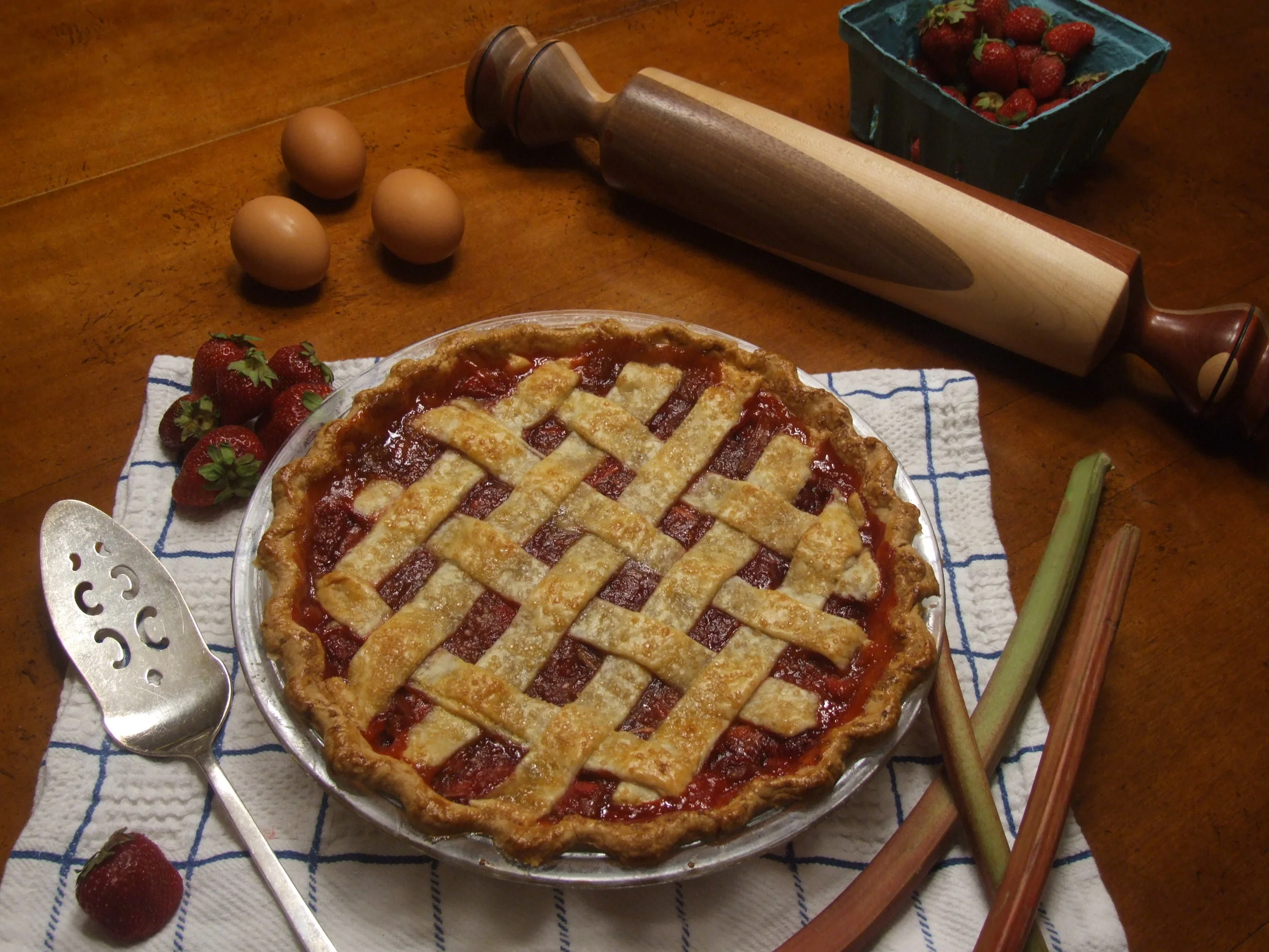 strawberry rhubarb pie.JPG