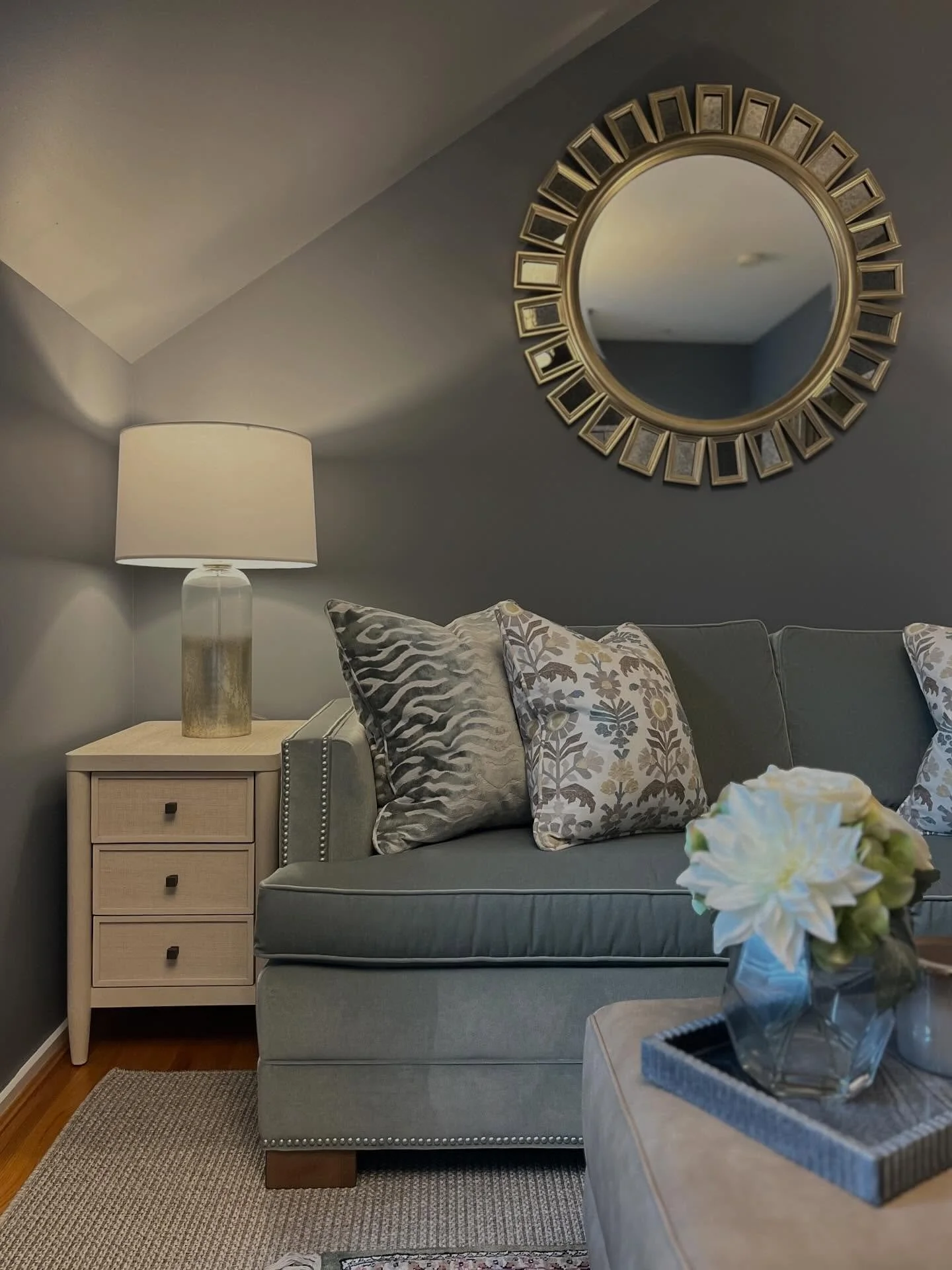 My client&rsquo;s dual-purpose space transitions effortlessly from home office to guest room- perfect for the upcoming holidays. The layered neutrals, soft lighting, and tailored textures make it as functional as it is inviting.
&bull;
&bull;
&bull;P