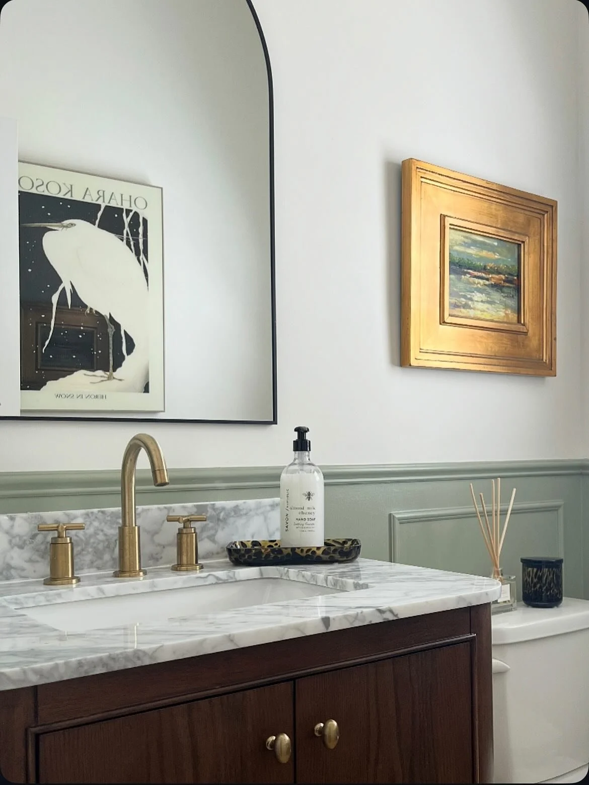 ✨Freshened up my little powder room with soft green wainscoting, the rich tones of a wood vanity, classic marble and warm brass accents. ✨swipe to see the before! 👉🏻
&bull;
&bull;
&bull; @benjaminmoore  473 Weekend Getaway and OC117 Simply White
&b