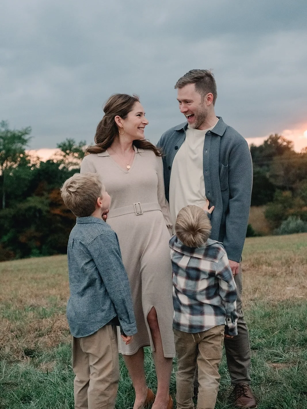 Family photo chaos at its finest 💛 Even with the boys running absolutely wild @canniecaptures somehow got these sweet, genuine moments. Grateful she worked her magic once again. 📸✨
&bull;
&bull;
&bull;
&bull;
#familyphotos #familyphotography #lifew