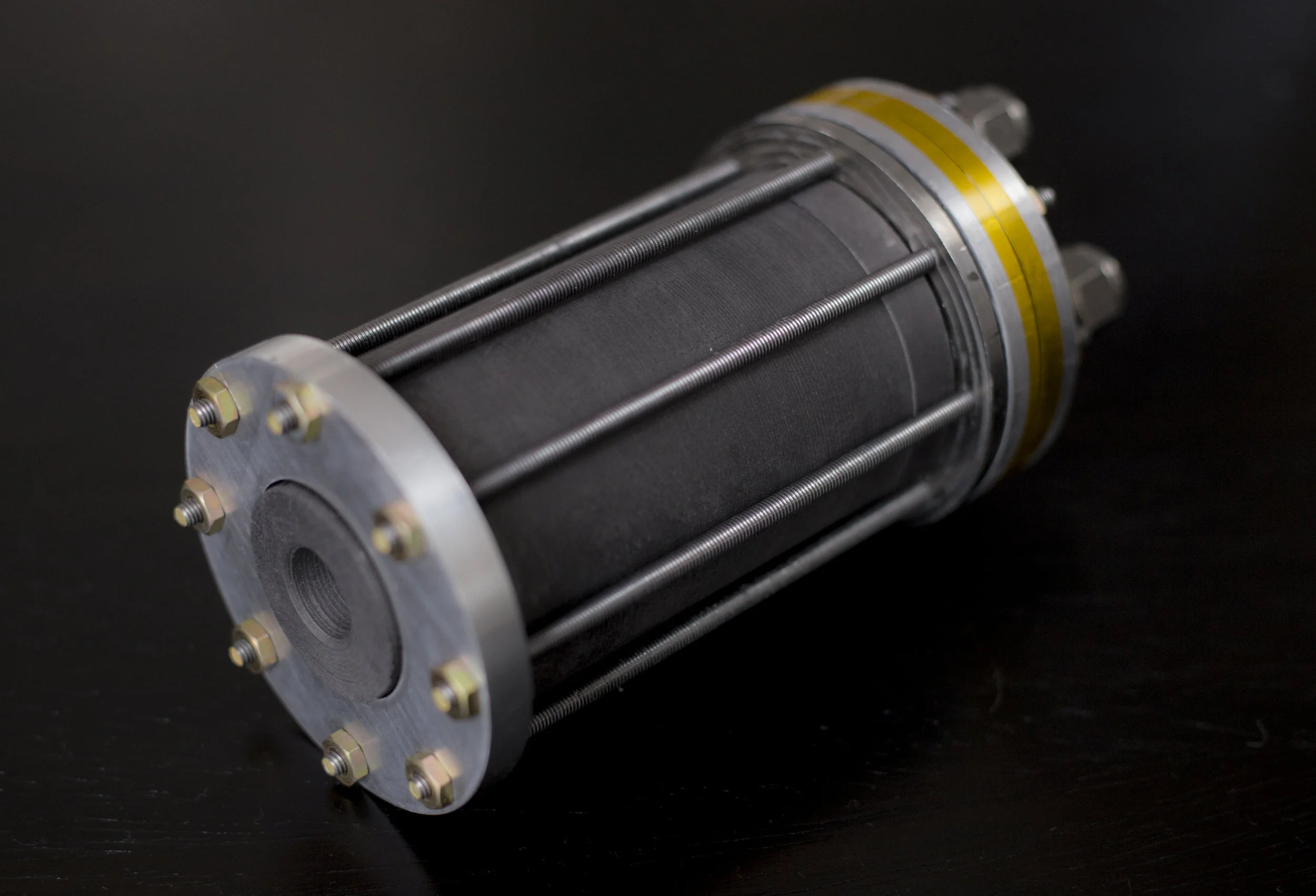 Fully assembled engine with removable combustion chamber