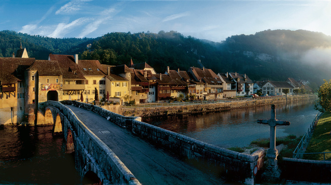 The old bridge of St Ursanne, built 1728, that leads to the mainly 14th century town. To reach the gallery, cross the bridge, take the first left after the gate, and you will find the medieaval cellar that is the gallery in a small courtyard just behind the town hall. (Image taken from myswitserland.com)