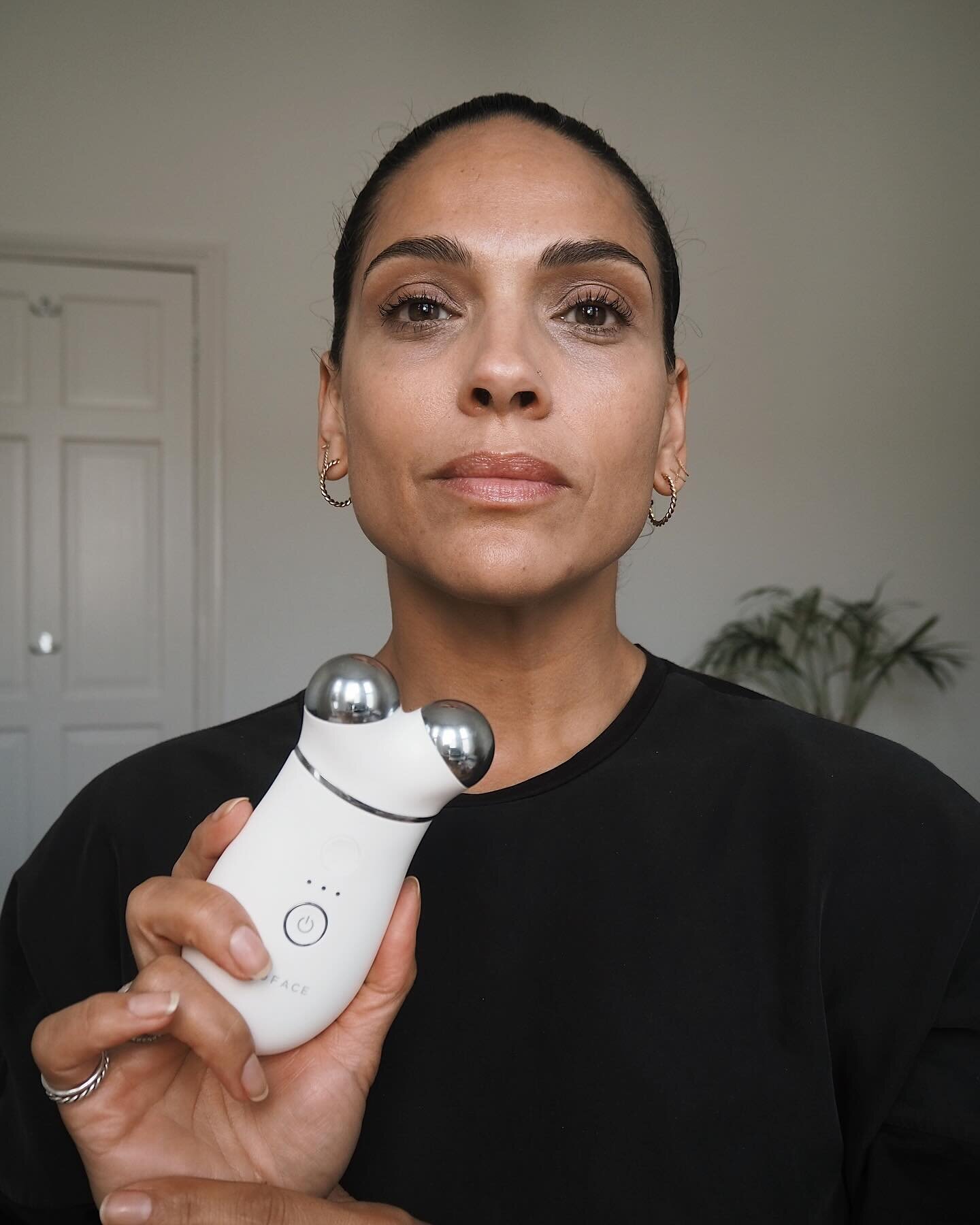 ⚡️GIVEAWAY! I have a NuFace Trinity+  to give away! Yes you read that right. See details below.

I am going to keep this really simple - but here is the deal-  Last Year I did some work with @currentbody ( my go to for beauty devices) and they sent m