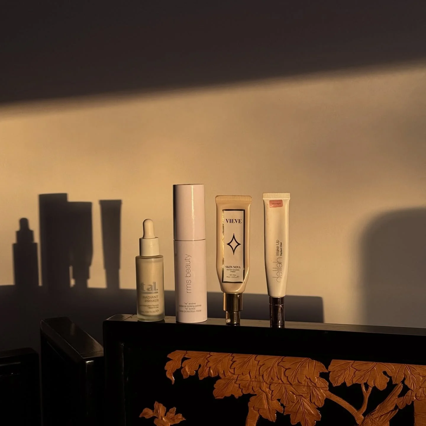 THR LIGHT WITHIN - Perfect primers  to Get Glowing ✨

My signature lit from within look always starts with a radiant primer as a base.

I&rsquo;m gonna keep this simple.

Great skin care and great moisturiser means great make up, but for added longev