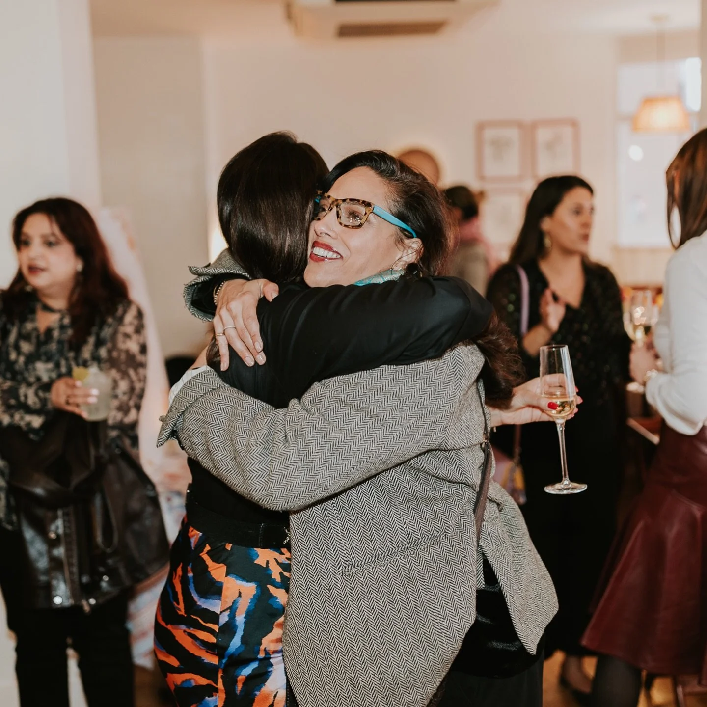 MAY YOU BE GREETED THIS WAY IN EVERY ROOM YOU WALK INTO. 🌼🌼

The first photo is of the exact moment I walked into @jikonilondon to celebrate 2 years of @southasianbeautycollective - and host and founder @aartipmakeup just said 

&lsquo; I love you&
