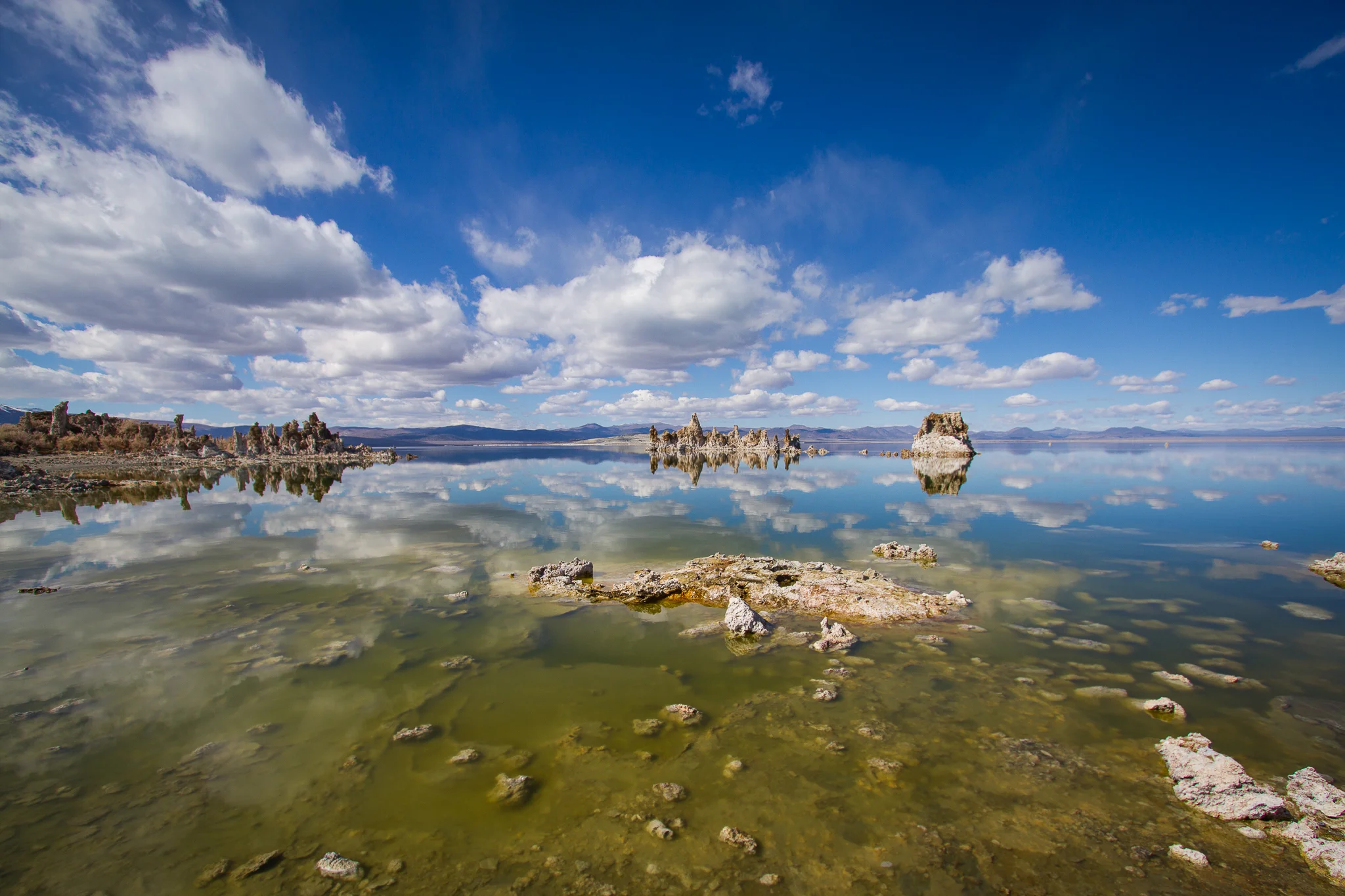 Mono_Reflect_Wide_02_Landscape.jpg