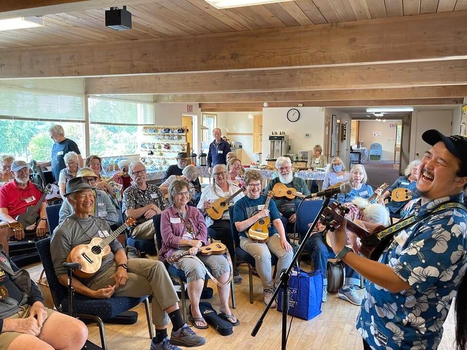 A few weeks ago I made my way up to Port Townsend to meet the wonderful folks at Ukuleles Unite! Had a workshop on some swinging blues and played a mini concert in the beautiful Grace Lutheran Church. Not to mention it was such a great sounding room!
